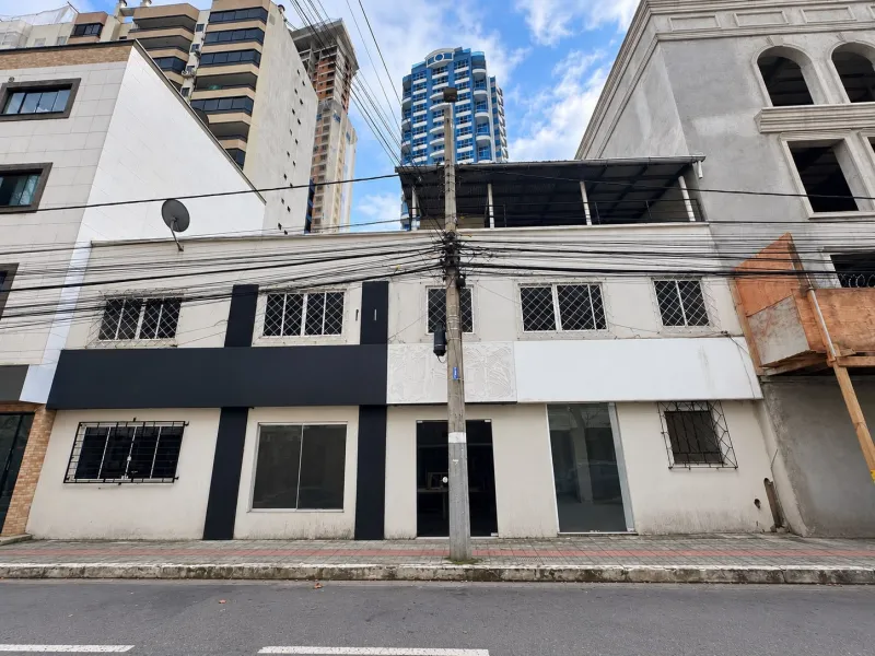 PRÉDIO RESIDENCIAL E COMERCIAL